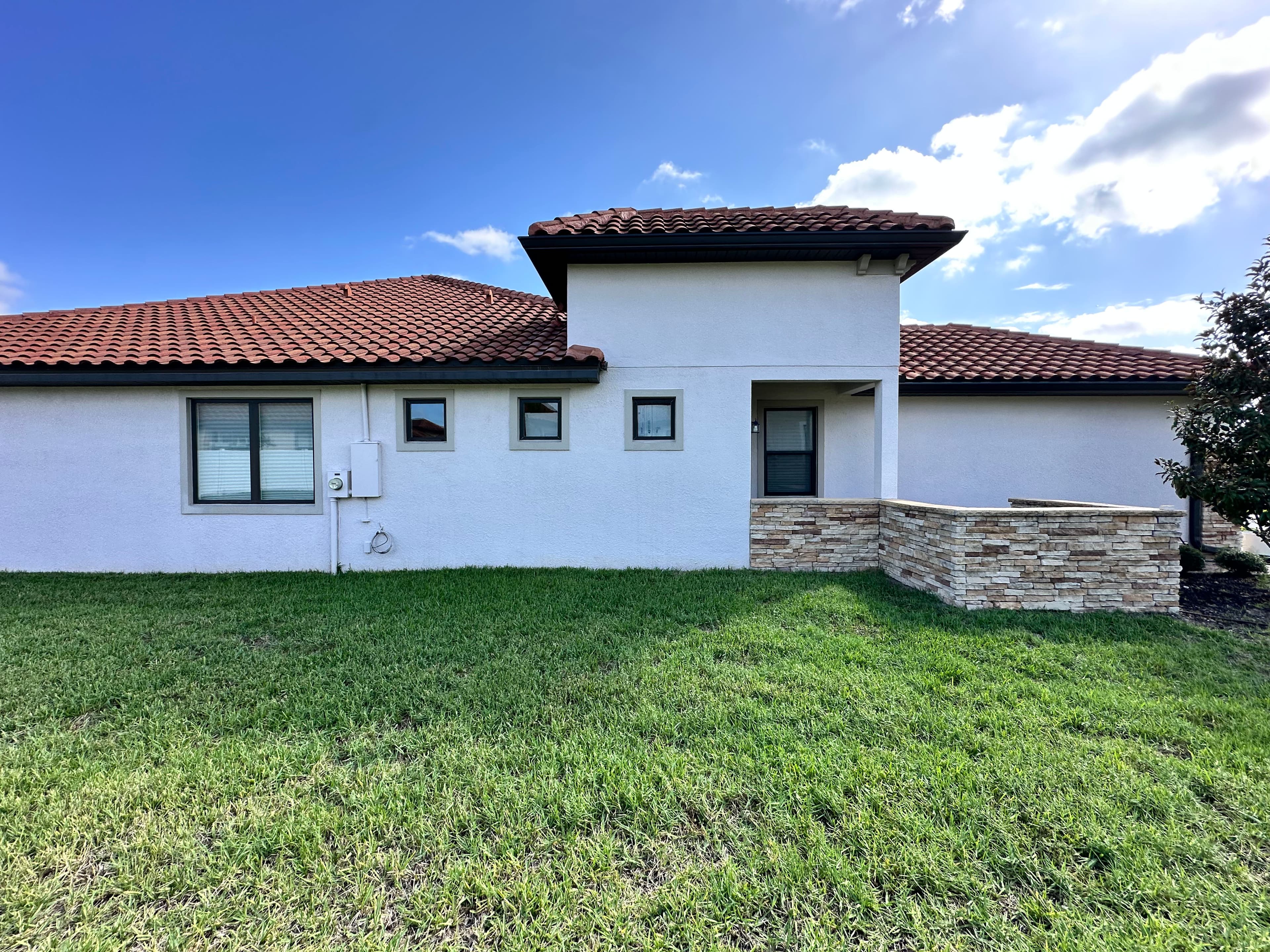 Project Exterior Window Cleaning That Makes Lakeland Homes Shine image