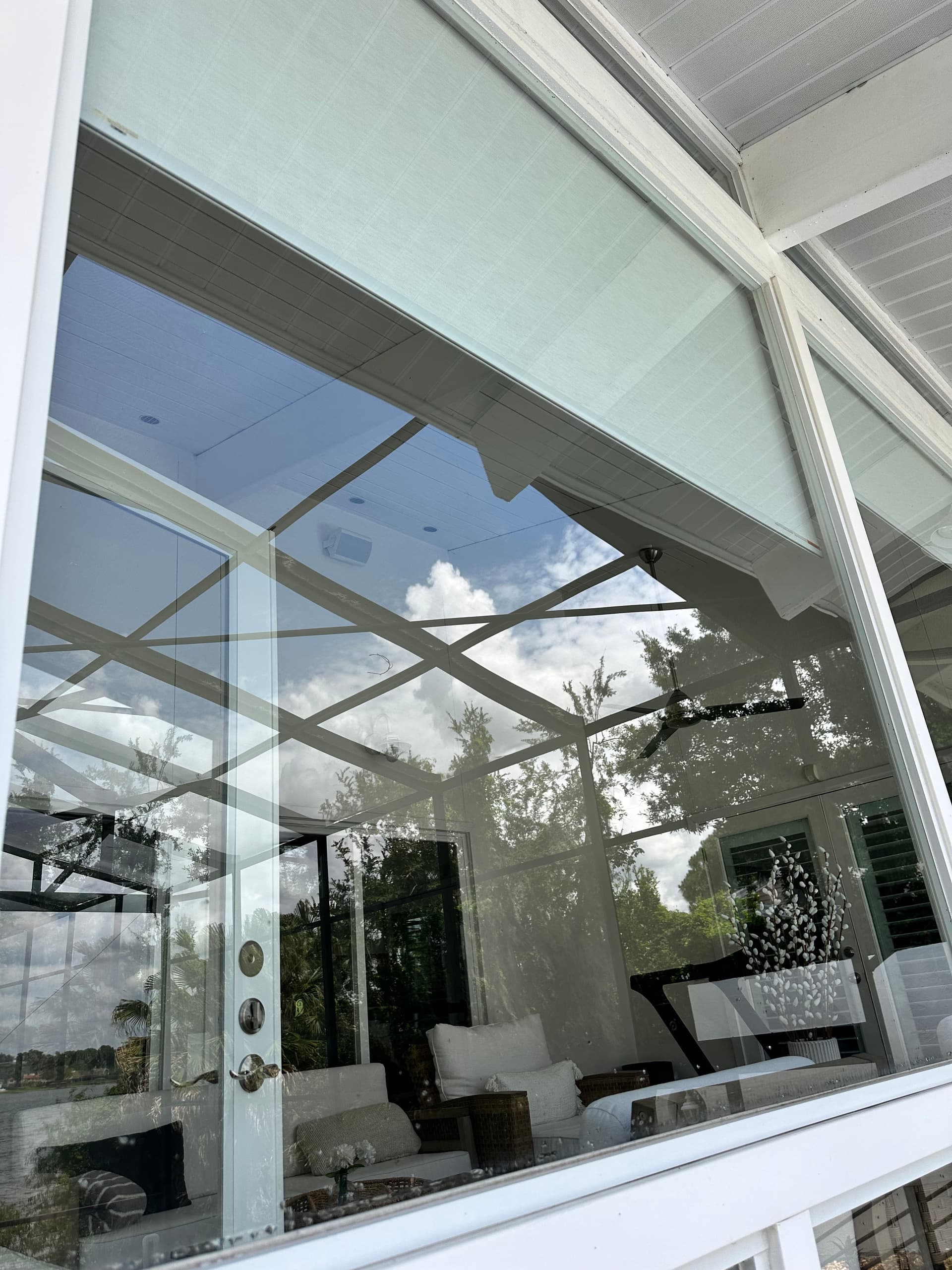 Gallery photos for Streak-Free Exterior Window Cleaning on a Waterfront Home: Image #1
