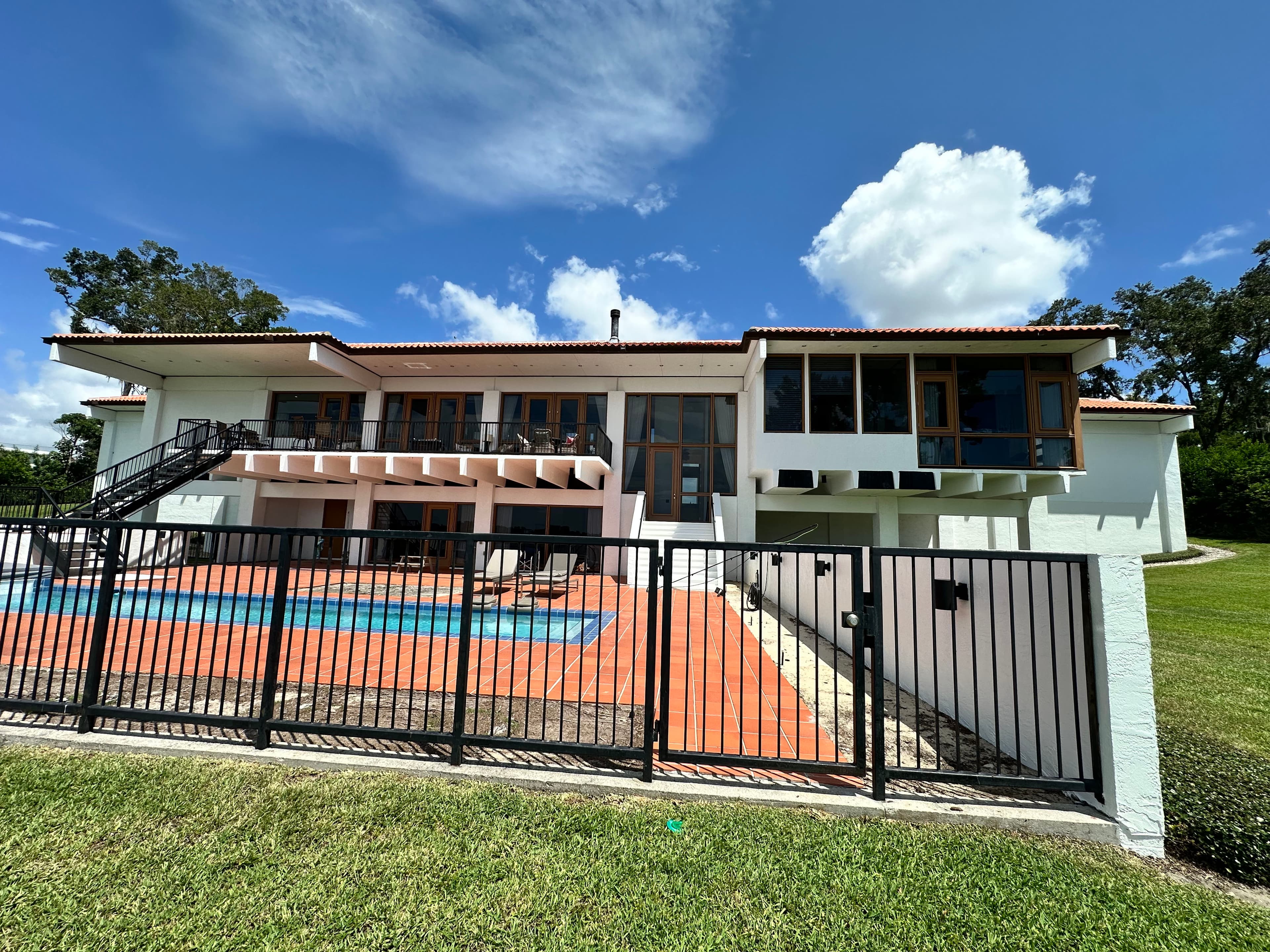 Project Clean Windows Make This Home's Exterior Shine image