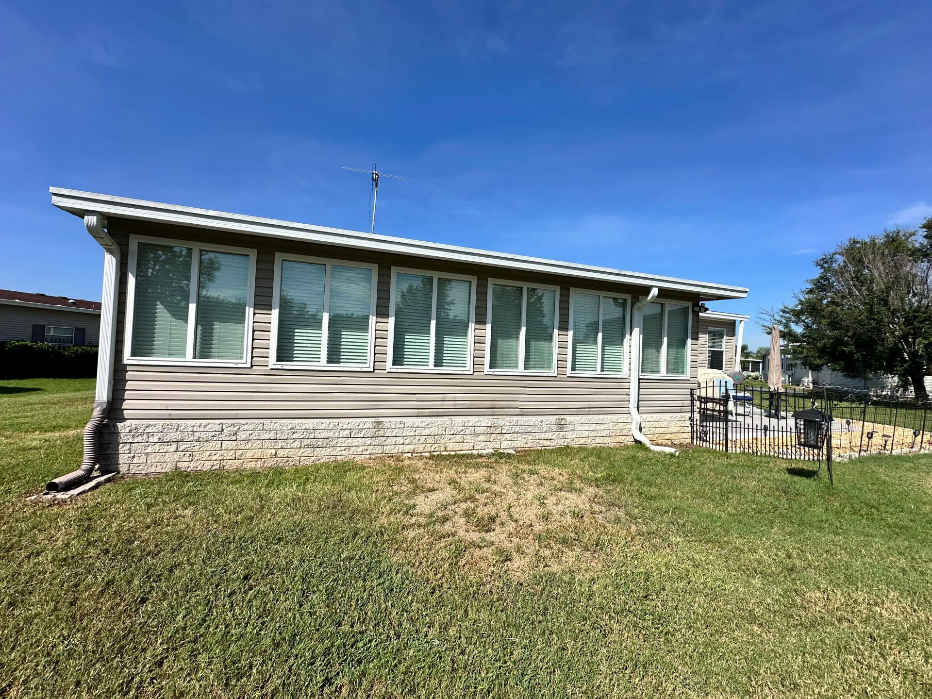 Exterior Window Cleaning in Lakeland That Actually Shows image