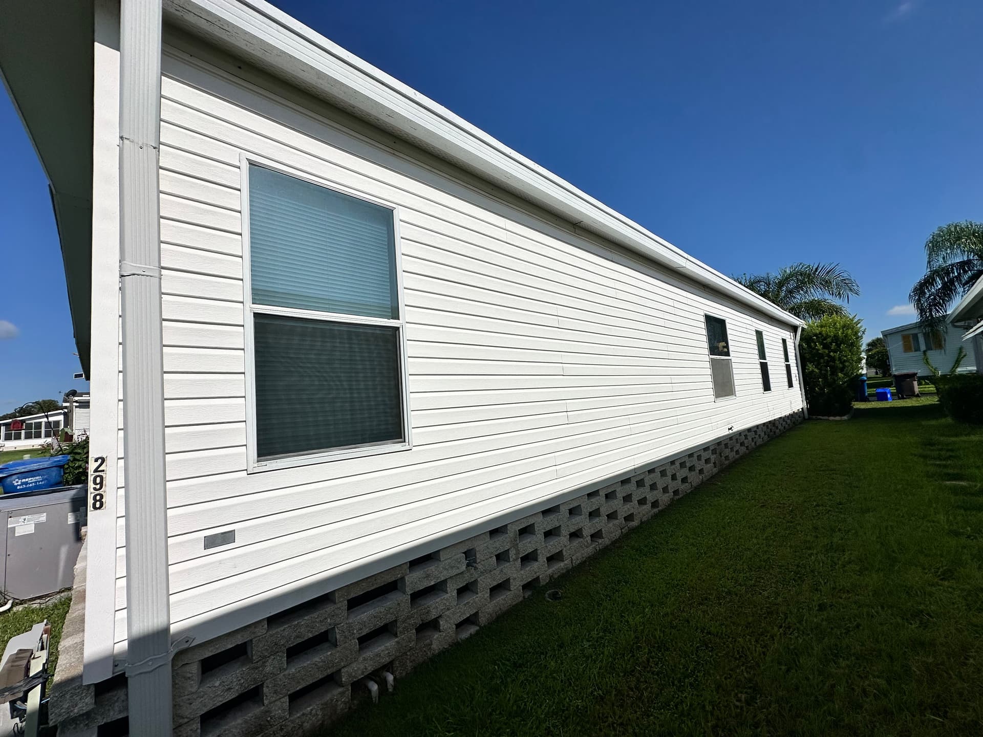 Mobile Home Exterior Cleaning Done Right in Lakeland image