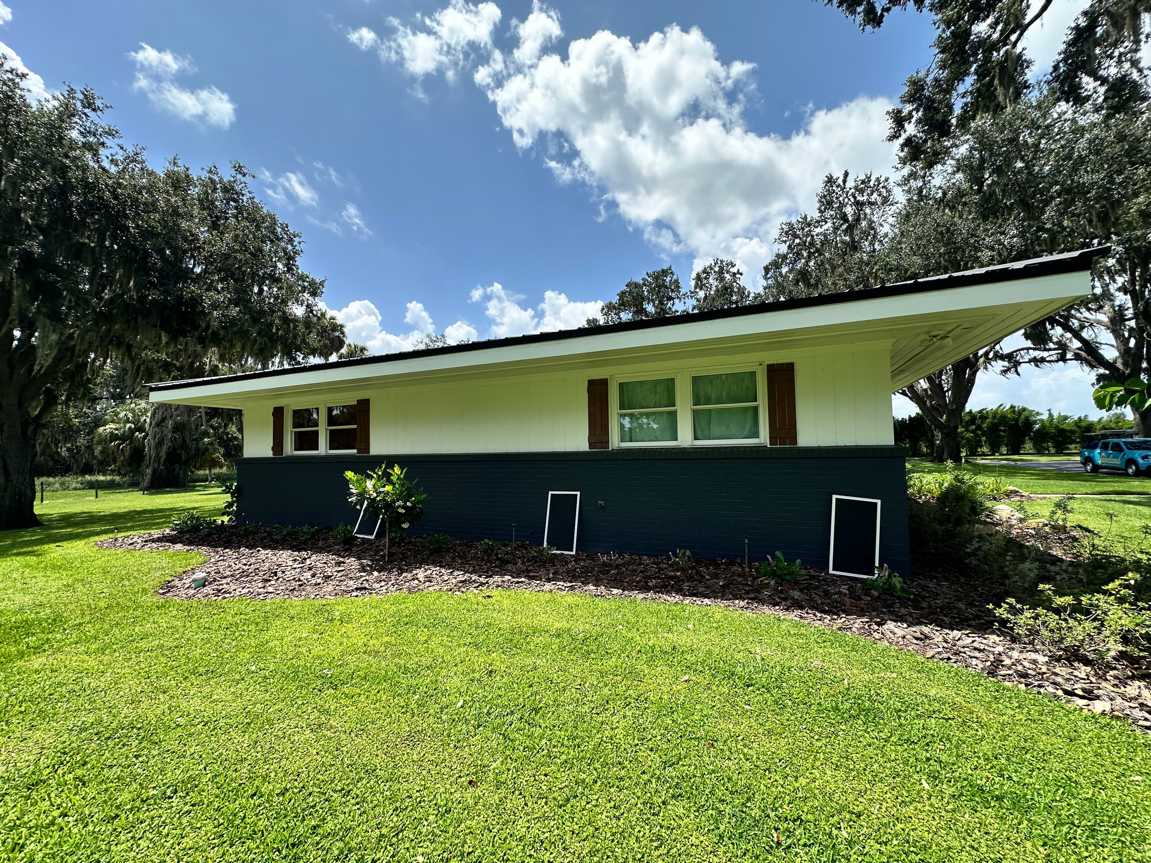 Project Exterior Window Cleaning on a Sharp Mid-Century Home image