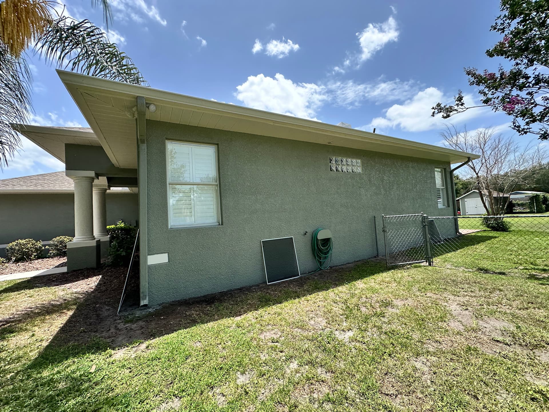 Exterior Window Cleaning That Makes a Lakeland Home Shine