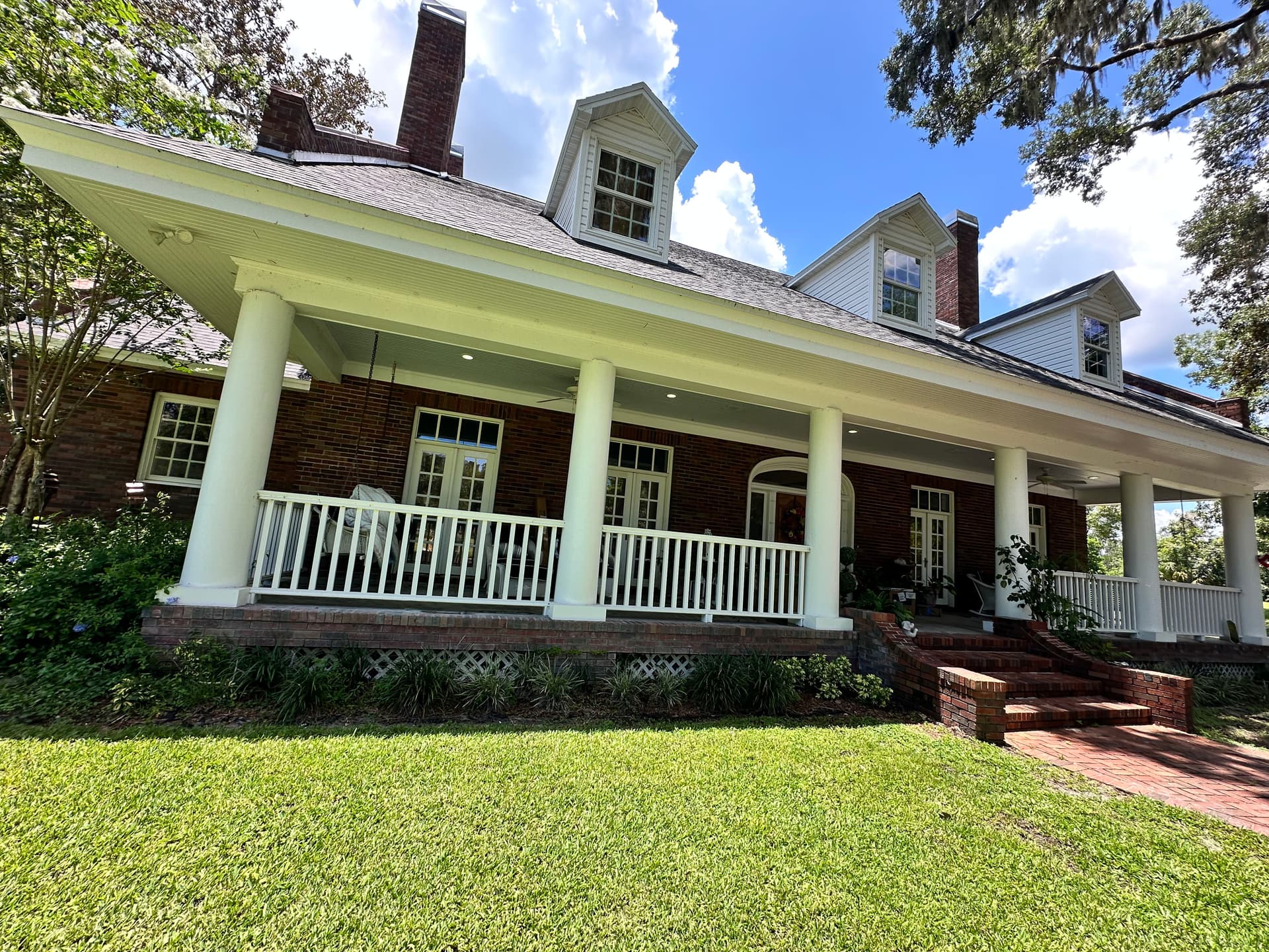 Clean Windows and a Polished Exterior Make a Big Difference image