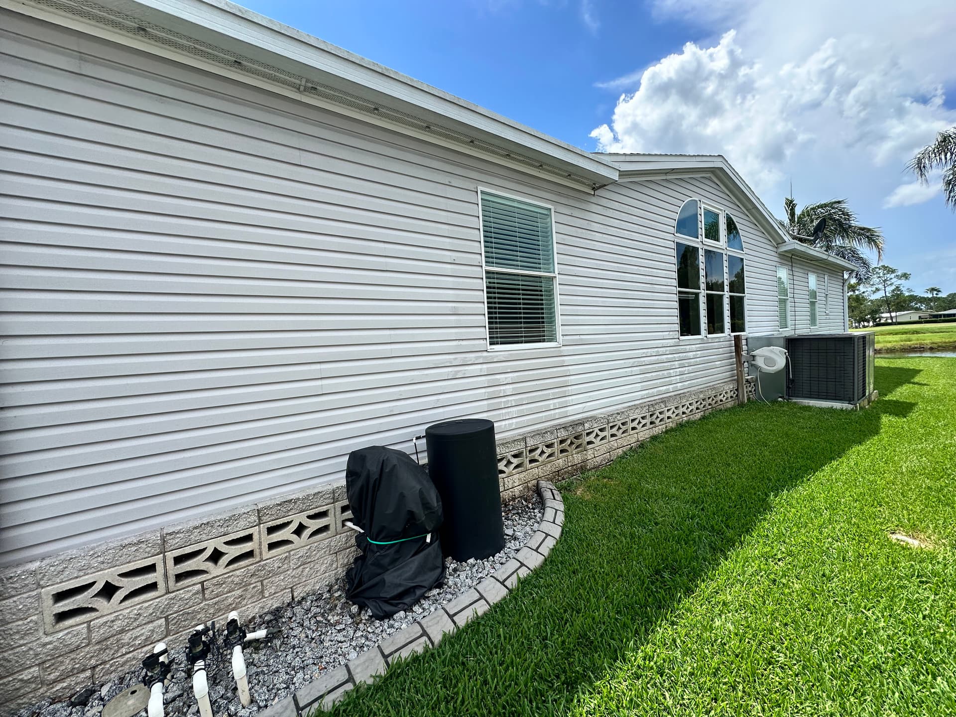 Exterior Window Cleaning That Makes a Real Difference image