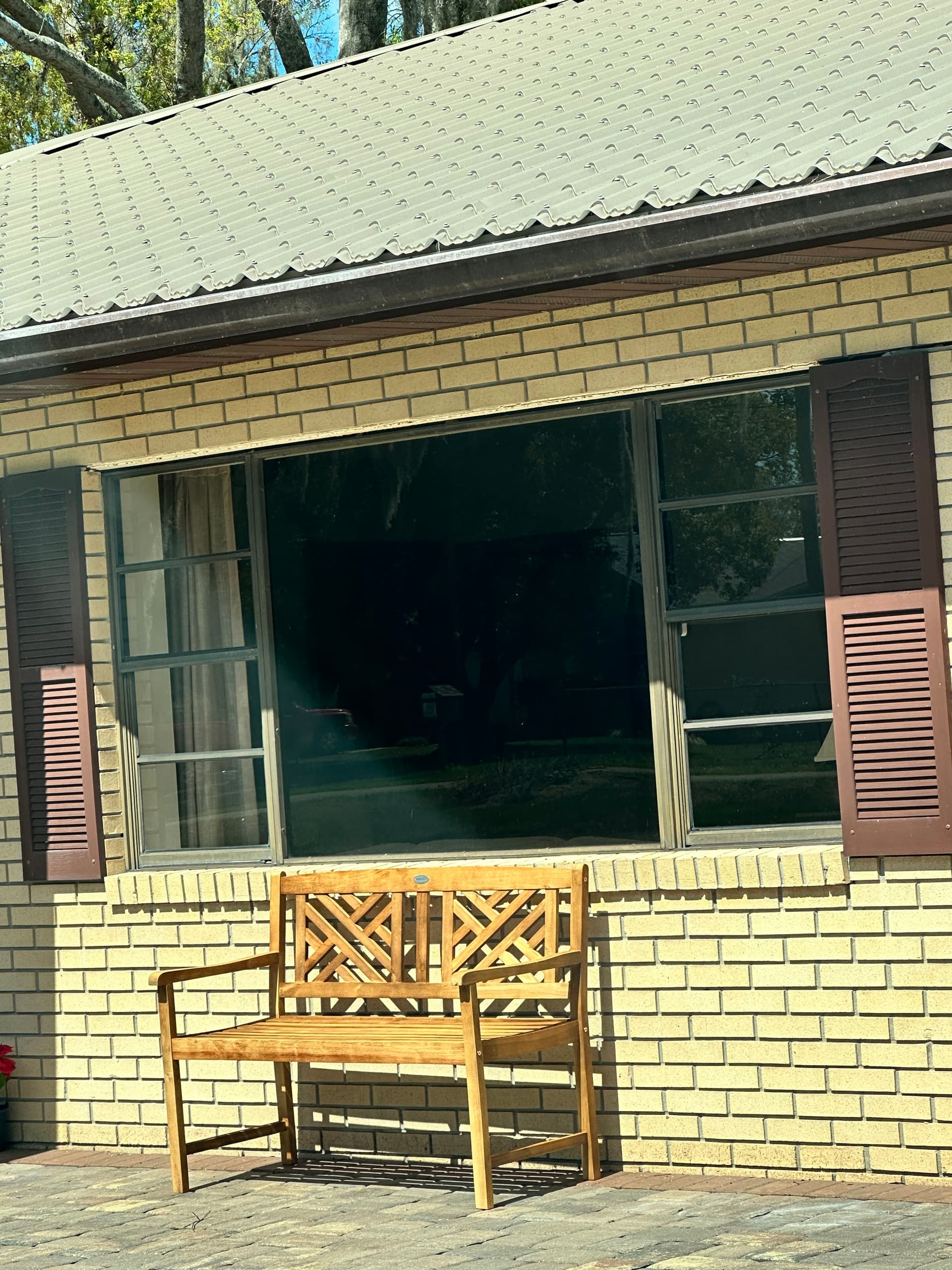 Sparkling Window Refresh for a Cozy Home image